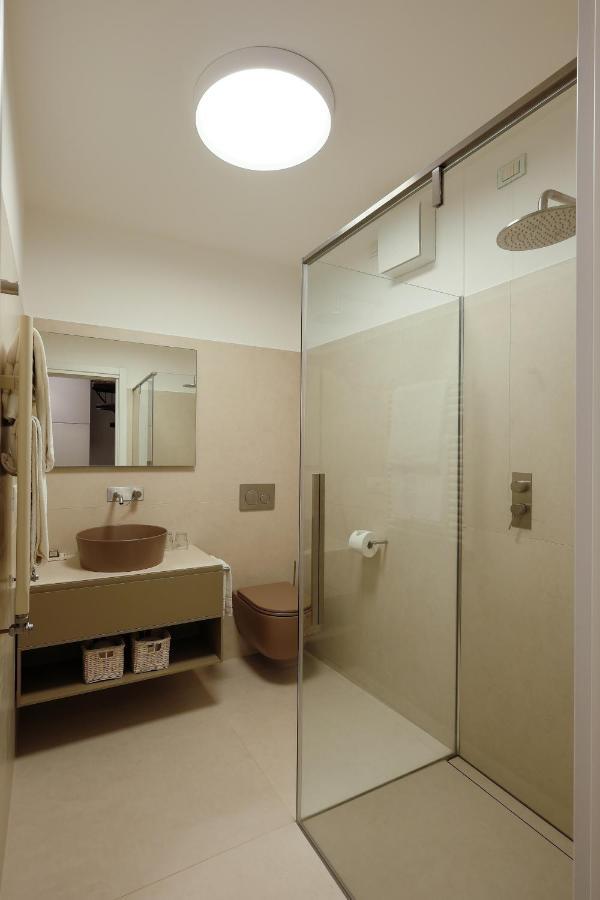 Albergo Milano วาเรนนา ภายนอก รูปภาพ