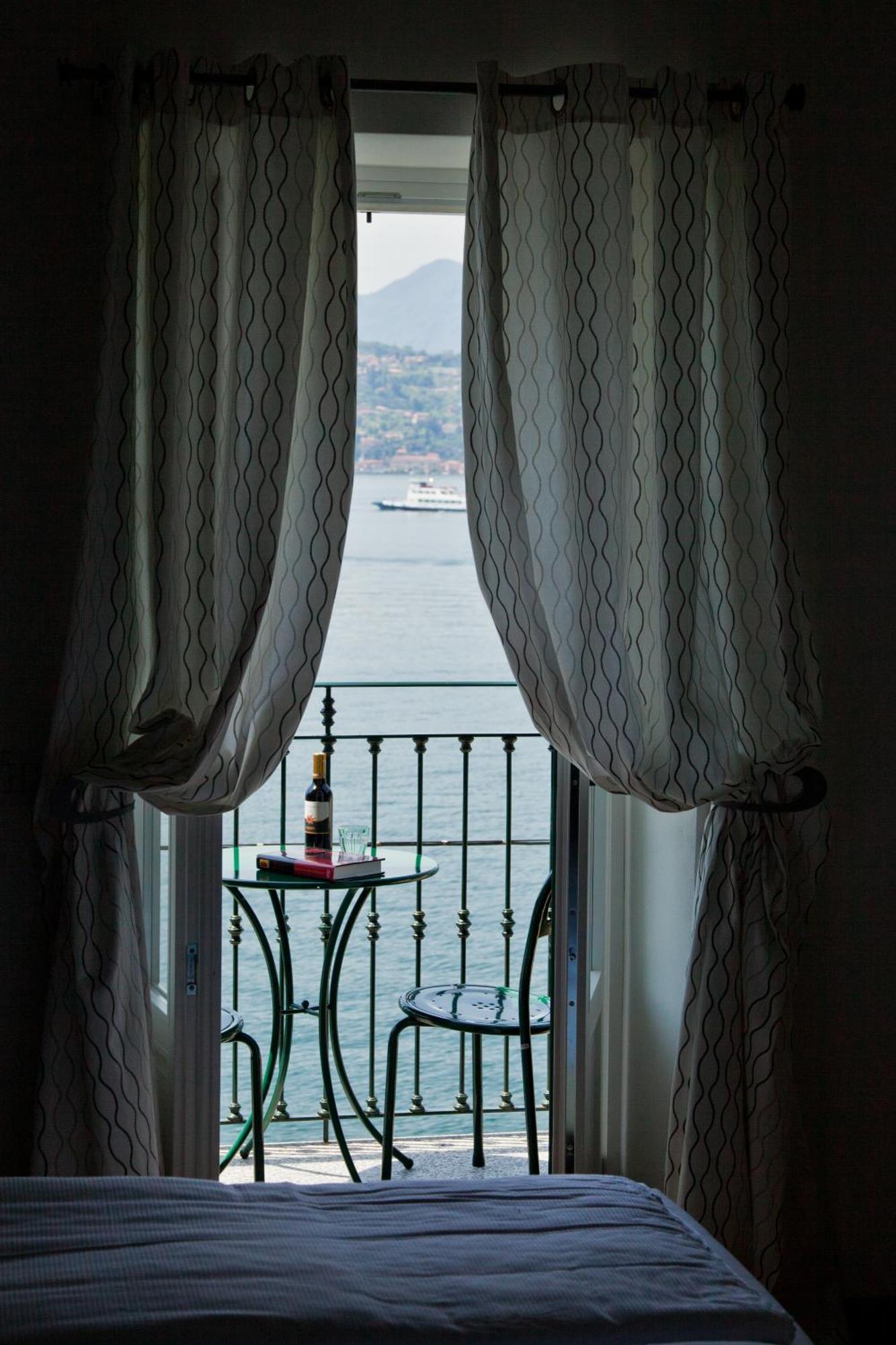 Albergo Milano วาเรนนา ภายนอก รูปภาพ