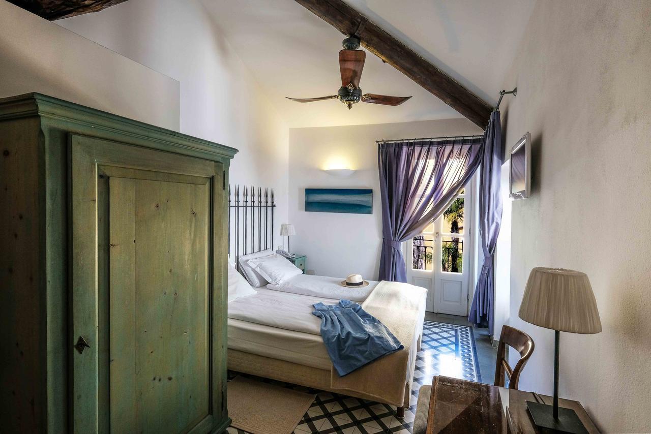 Albergo Milano วาเรนนา ภายนอก รูปภาพ